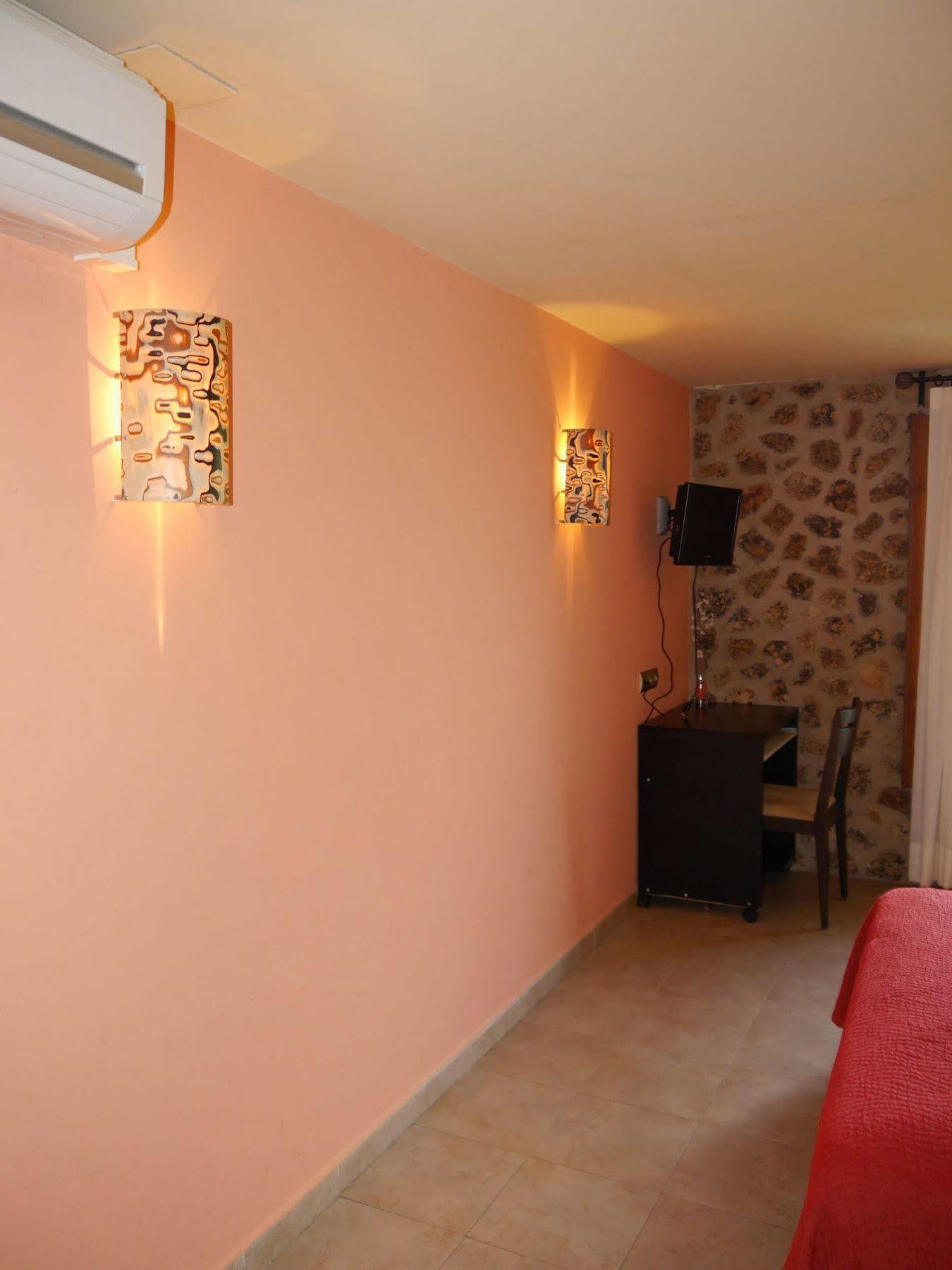 Hostal Bavieca Мединасели Экстерьер фото