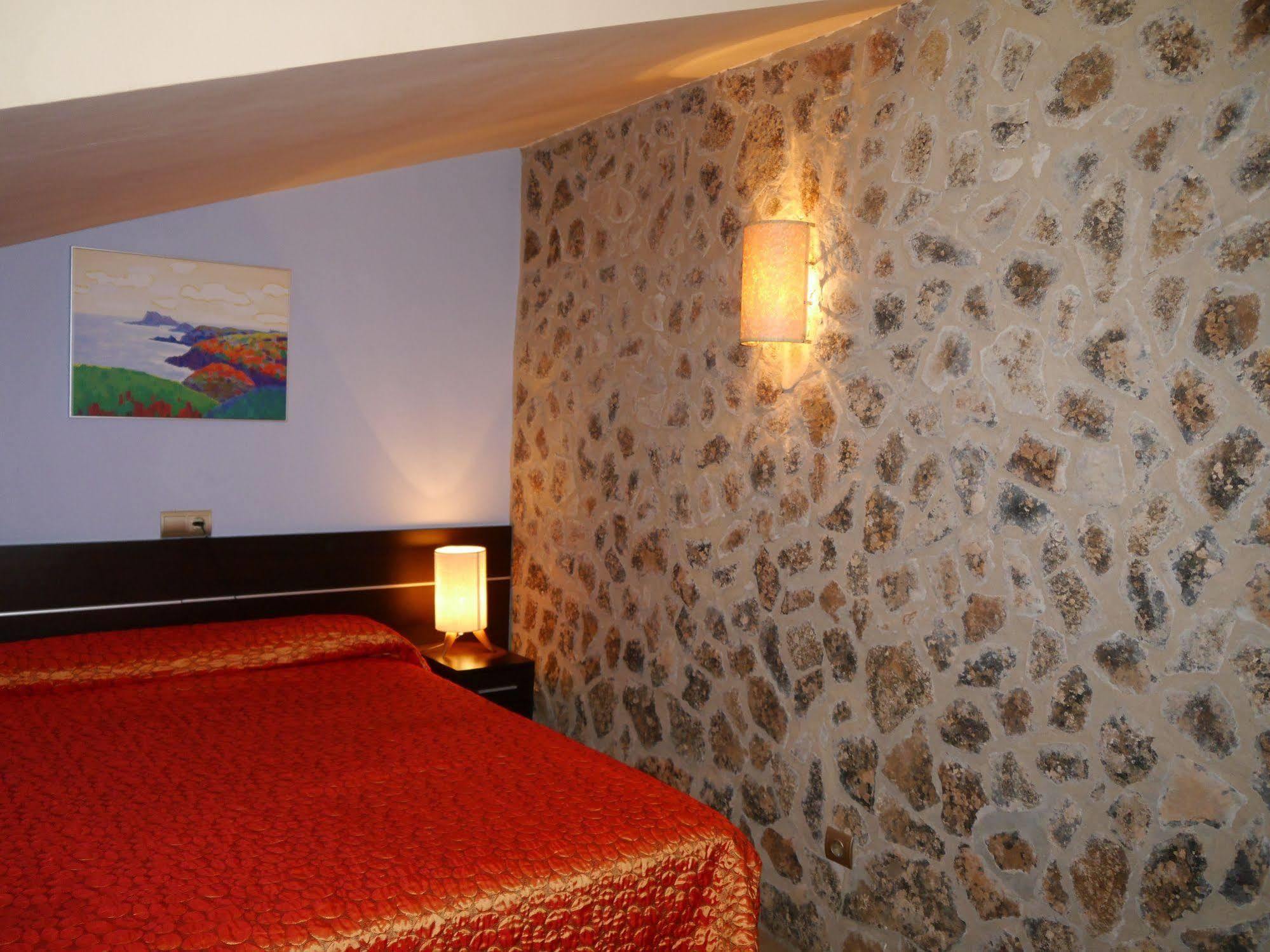 Hostal Bavieca Мединасели Экстерьер фото